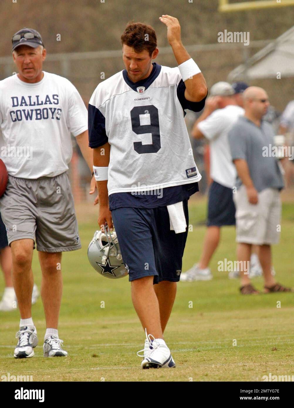 Dallas Cowboys' Tony Romo calls the snap count at the morning practice  during training camp, Wednesday, July 30, 2008, in Oxnard, California.  (Photo by Ron Jenkins/Fort Worth Star-Telegram/MCT/Sipa USA Stock Photo 