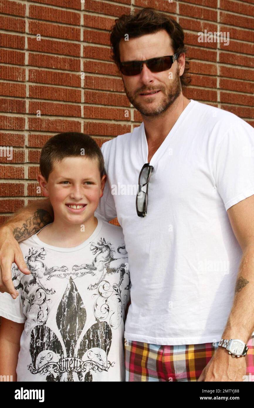 Exclusive!! Actor Dean McDermott poses with his son Jack for a photo during a shopping trip with wife Tori Spelling at Westfield Shopping Mall in Century City.  Los Angeles, CA 8/29/08 Stock Photo