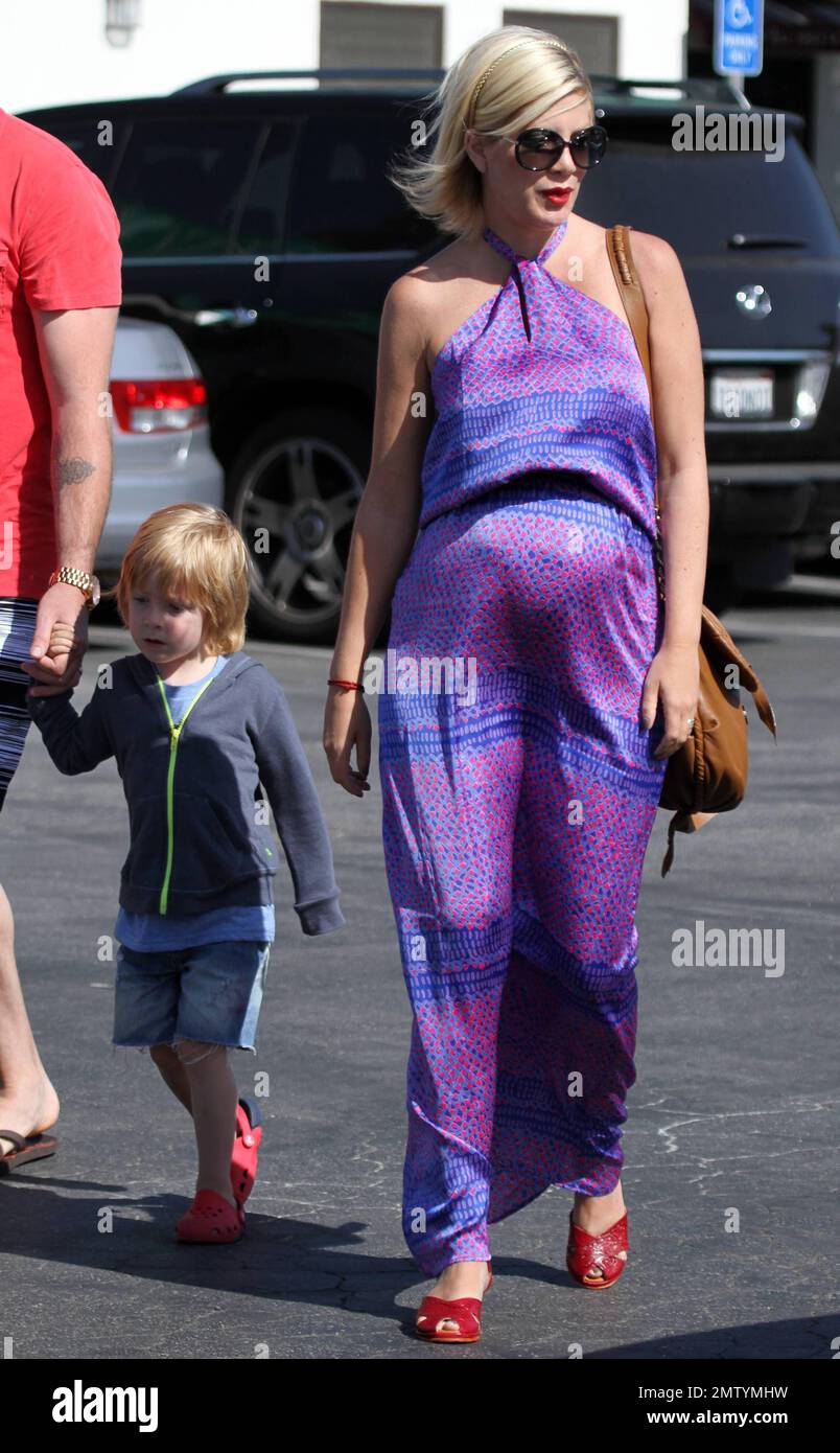 A once again very pregnant Tori Spelling and family leaving Tra Di Noi
