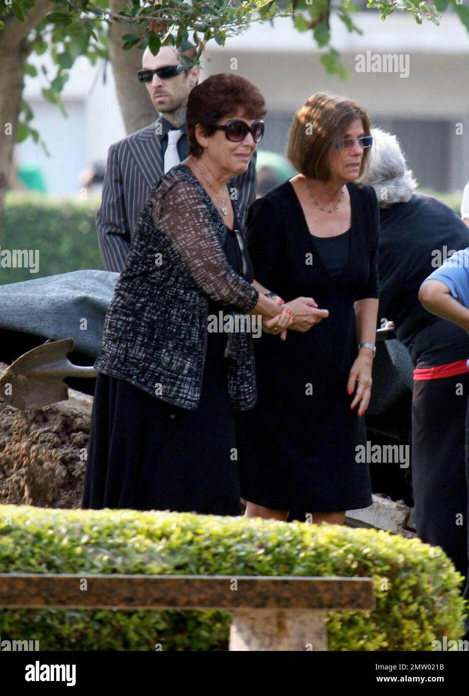 Travis Barker Dj Am Funeral(02)