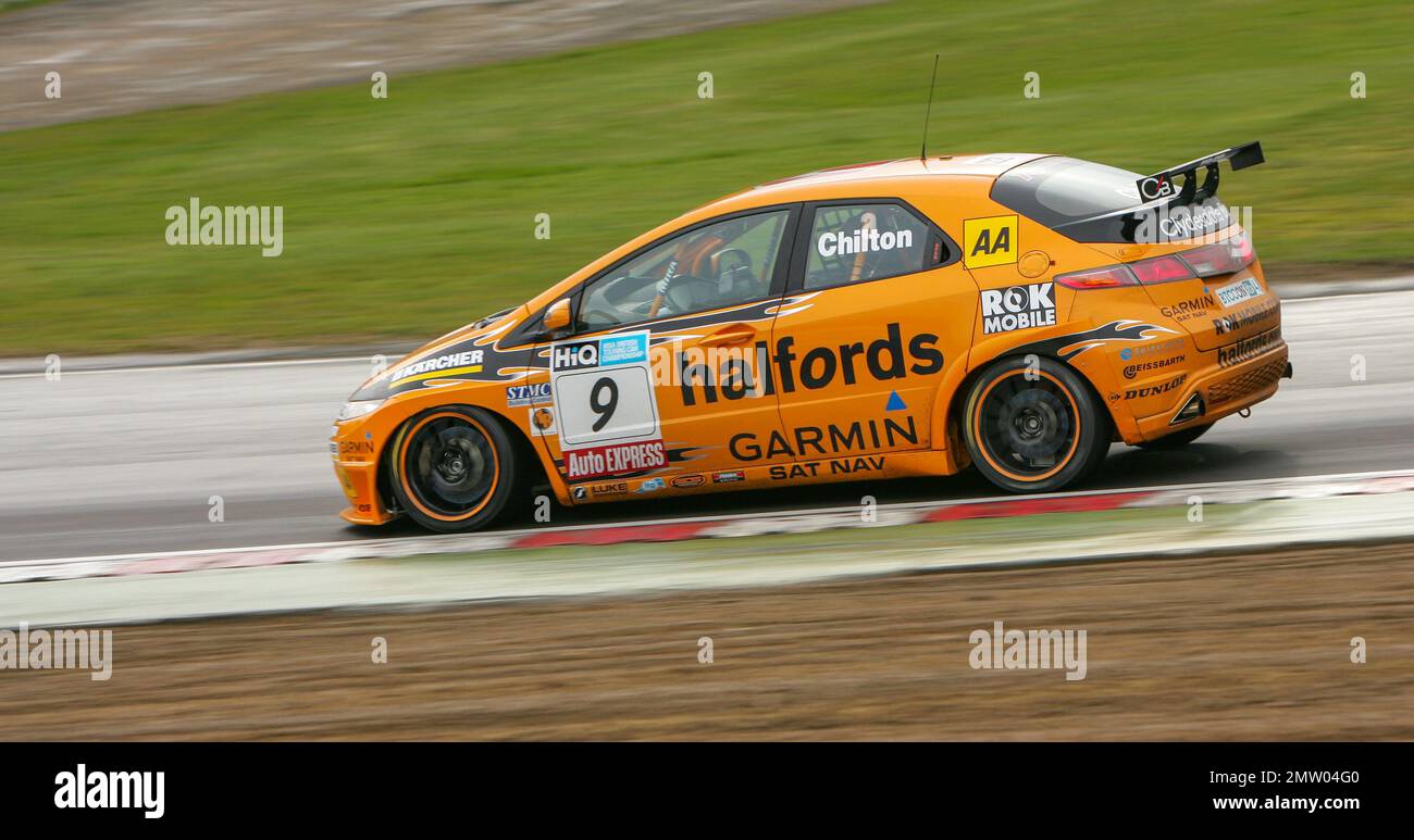 Tom Chilton on a wet track at Brands Hatch driving the Honda Civic during the BTCC 2008 championship race Stock Photo