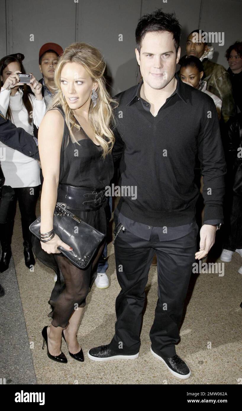 Hilary Duff Arriving at LAX with Mike May 4, 2008 – Star Style