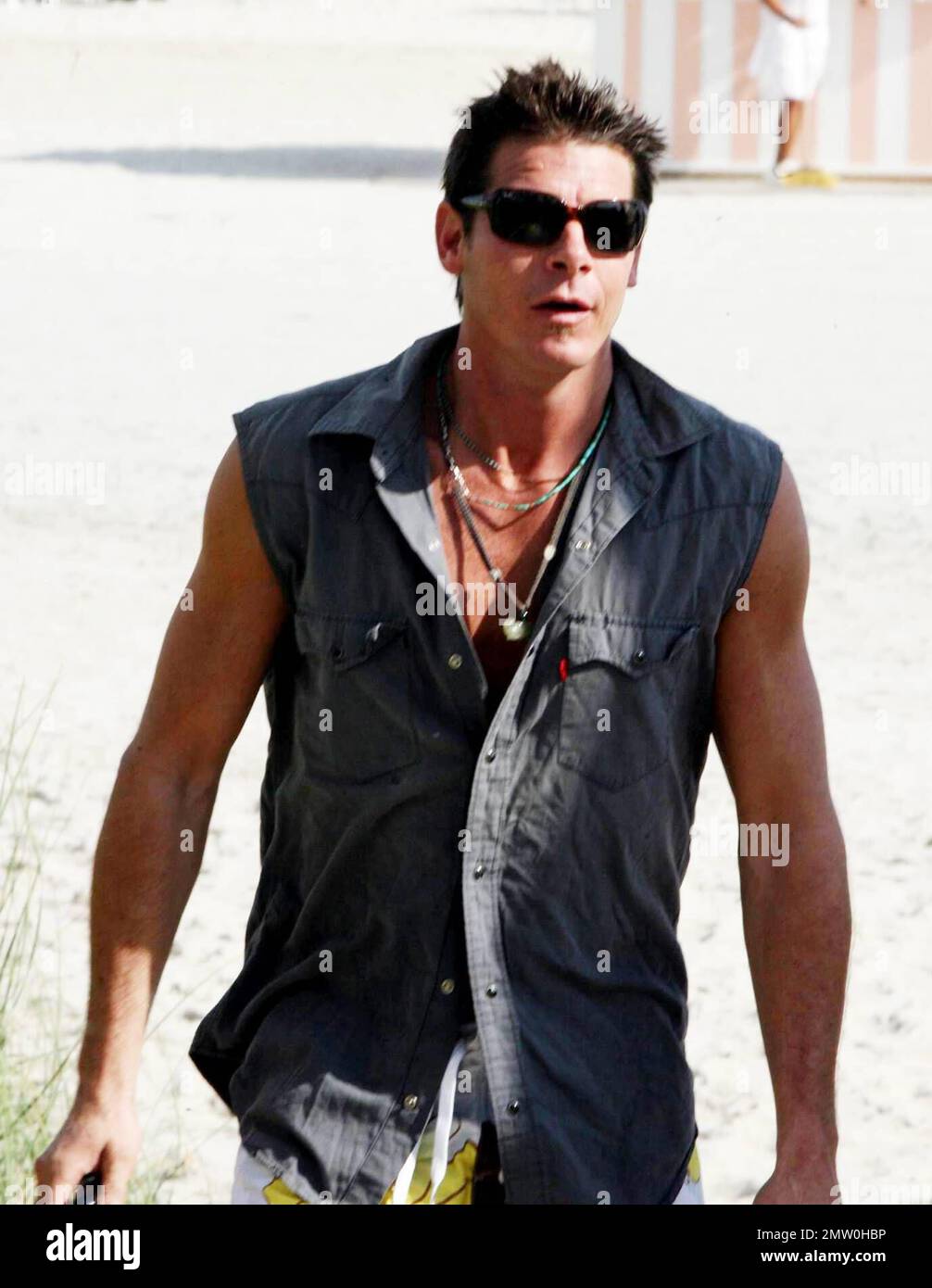 "Extreme Makeover: Home Edition" host Ty Pennington relaxes in the sun ...