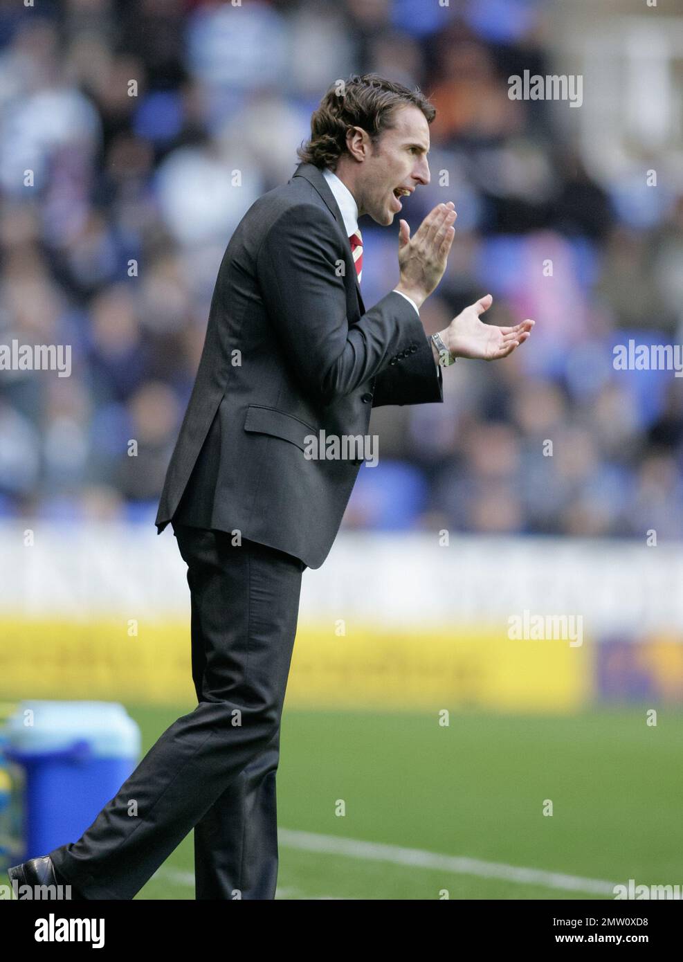 Gareth Southgate managing Middlesbrough at Reading FC from the touchline 2nd December 2007.                                                                  This image is bound by Dataco restrictions on how it can be used. EDITORIAL USE ONLY No use with unauthorised audio, video, data, fixture lists, club/league logos or “live” services. Online in-match use limited to 120 images, no video emulation. No use in betting, games or single club/league/player p Stock Photo