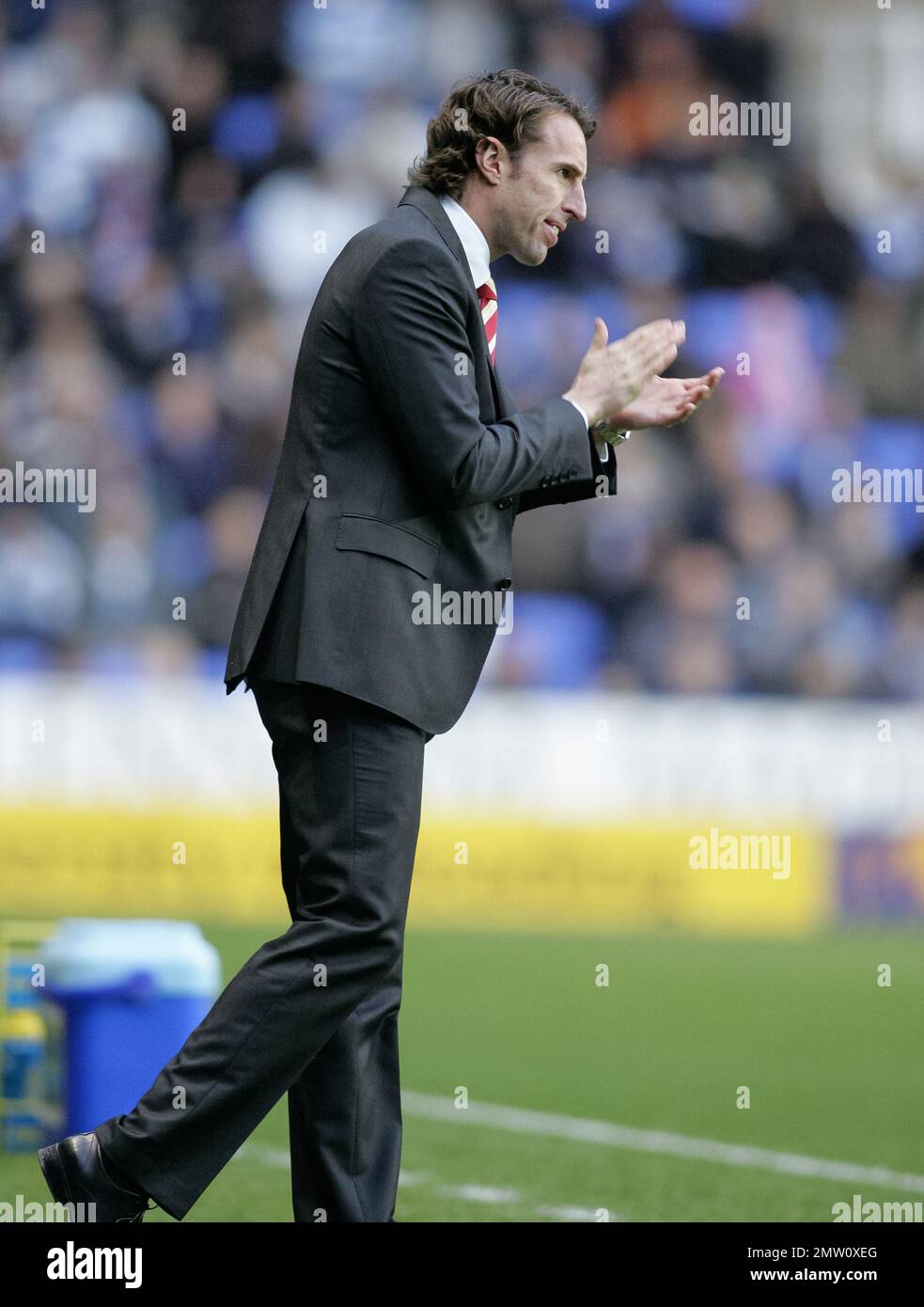 Gareth Southgate managing Middlesbrough at Reading FC from the touchline 2nd December 2007.                                                                  This image is bound by Dataco restrictions on how it can be used. EDITORIAL USE ONLY No use with unauthorised audio, video, data, fixture lists, club/league logos or “live” services. Online in-match use limited to 120 images, no video emulation. No use in betting, games or single club/league/player p Stock Photo