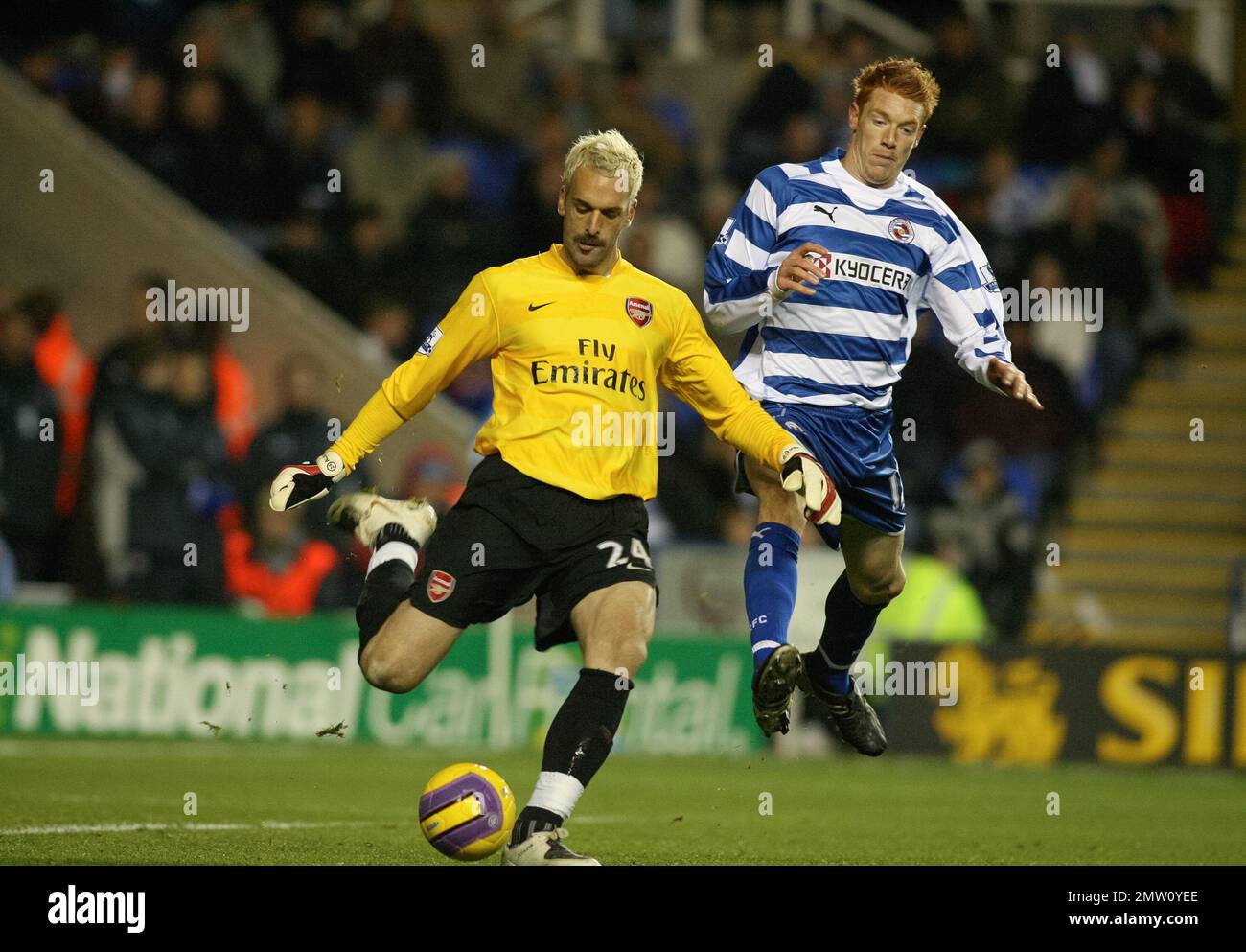 Arsenal goalkeeper Manuel Almunia challenged by Dave Kitson playing against Reading in the Premier League on 13th November 2007.This image is bound by Dataco restrictions on how it can be used. EDITORIAL USE ONLY No use with unauthorised audio, video, data, fixture lists, club/league logos or “live” services. Online in-match use limited to 120 images, no video emulation. No use in betting, games or single club/league/player publications Stock Photo