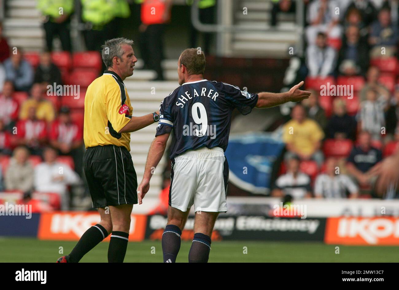 Chris foy football referee football hi-res stock photography and images -  Alamy