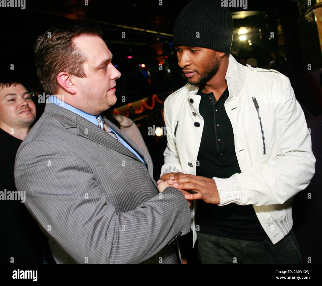 R&B musician Usher (aka Usher Raymond IV) appeared to enjoy chatting