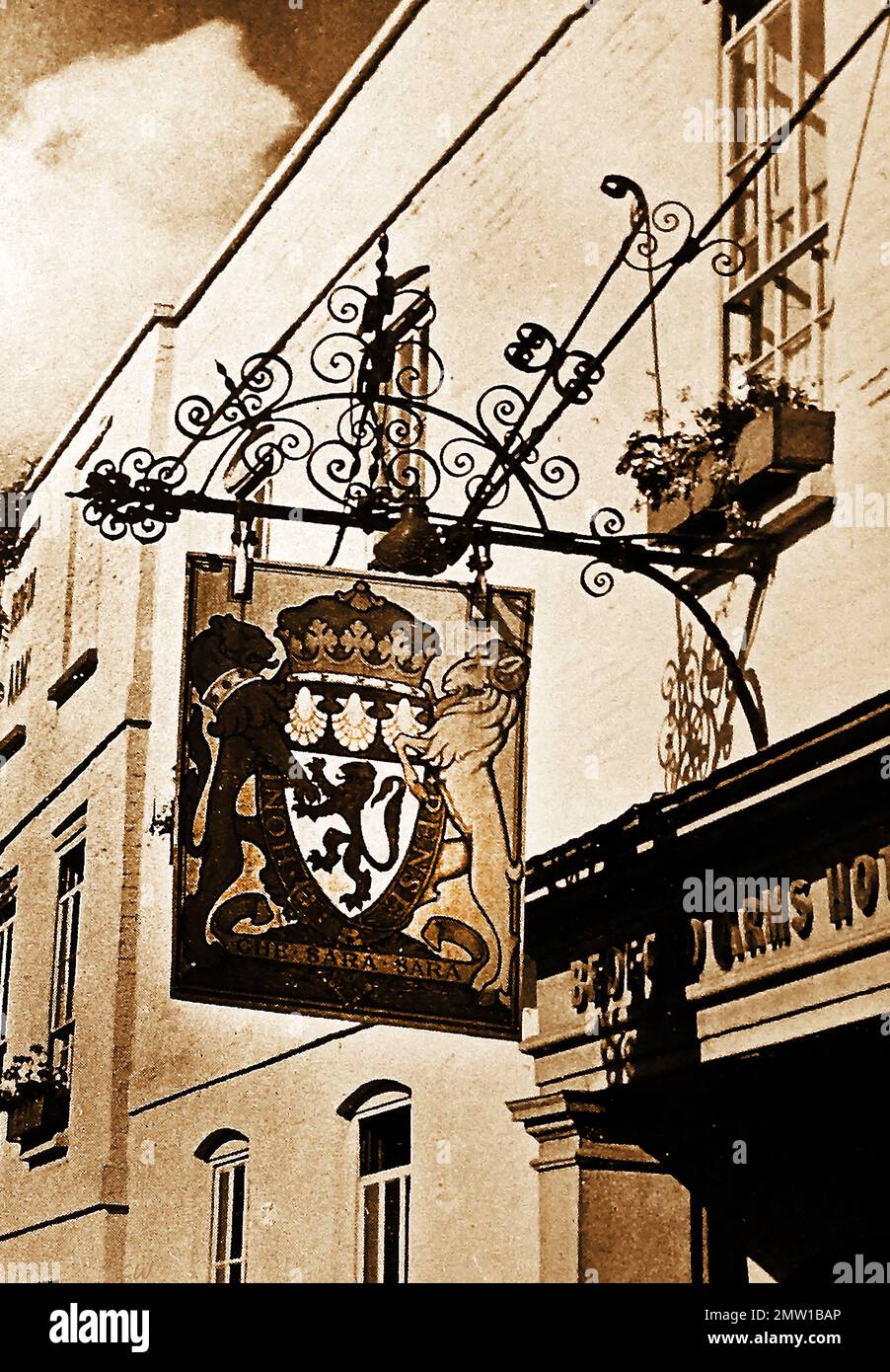 British pubs inns & taverns - A circa 1940 old photograph of the Inn ...