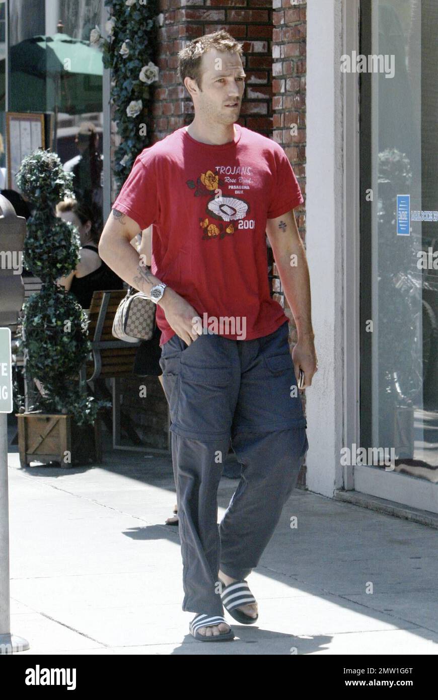 Exclusive!! Alias actor Michael Vartan appears to be sporting a new