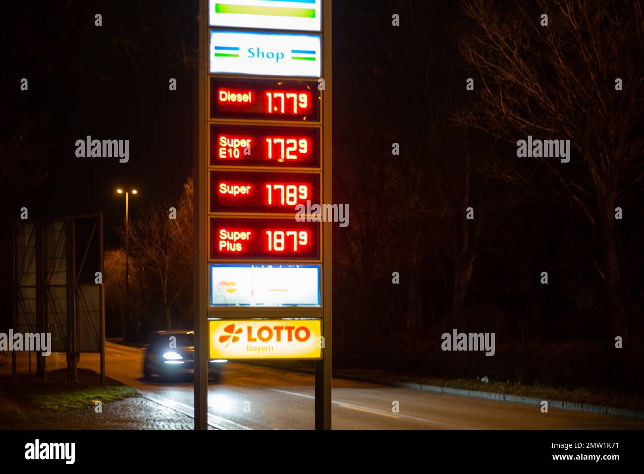 Munich, Germany. 01st Feb, 2023. Bavaria Petrol Gas station at night on February 1st, 2023 in Munich, Germany. (Photo by Alexander Pohl/Sipa USA) Credit: Sipa USA/Alamy Live News Stock Photo