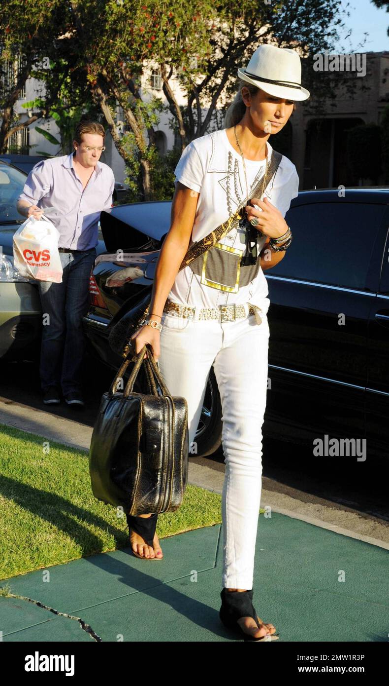 Lady Victoria Hervey stops in to pay a visit to Lindsay Lohan at the  Pickford Lofts sober-living house. Hervey, wearing a casual, white outfit,  carried along a large black leather briefcase while