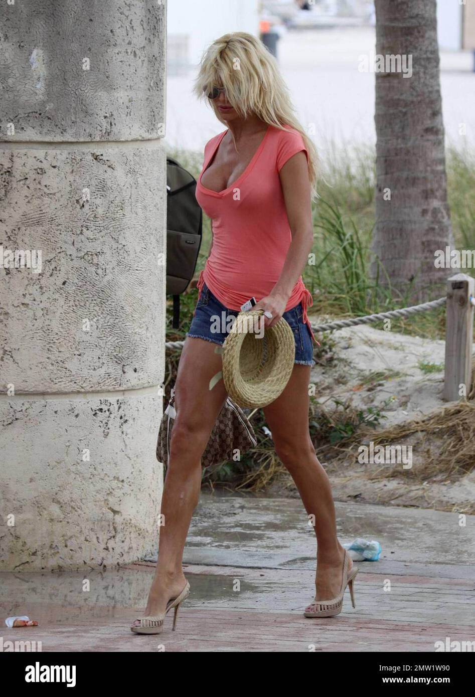 Exclusive!! Victoria Silvstedt looks like she is living up to the name