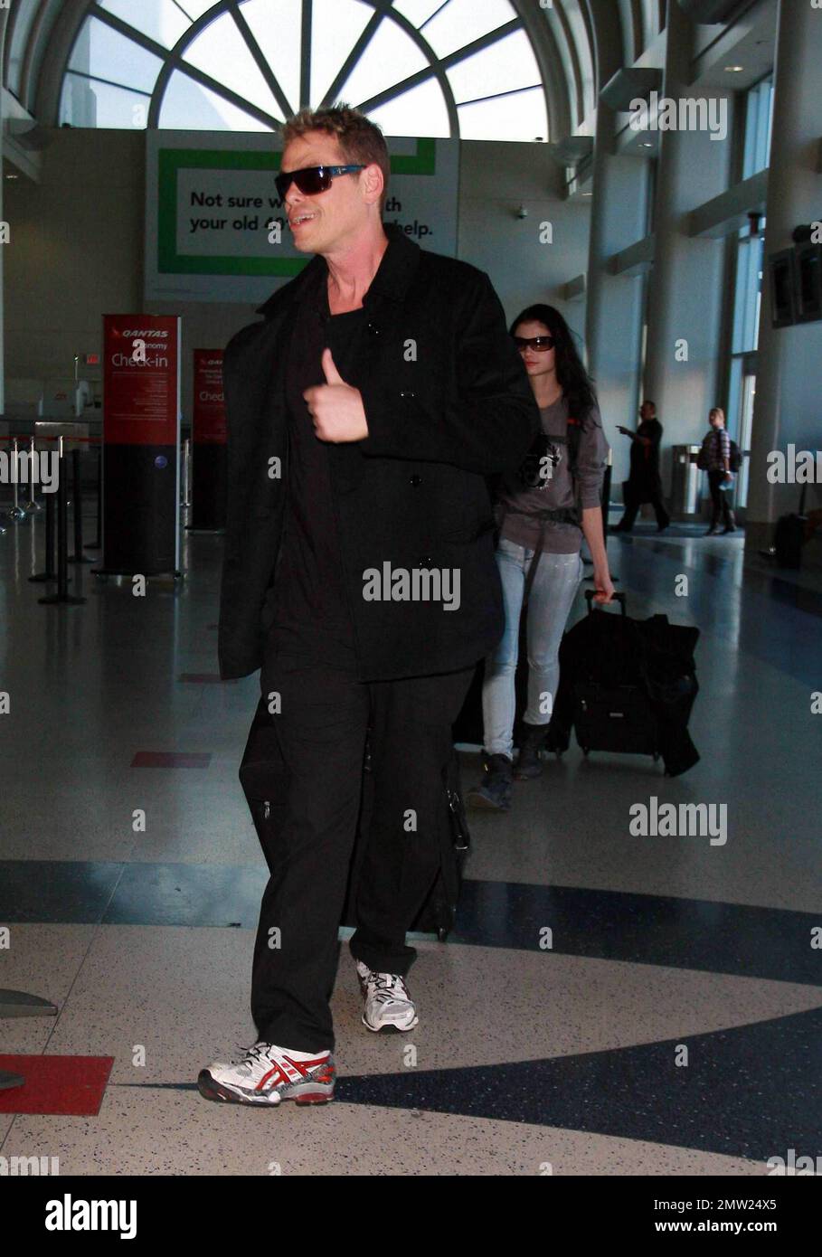 EXCLUSIVE!! Vince Shlomi and girlfriend arrive at LAX to catch a flight