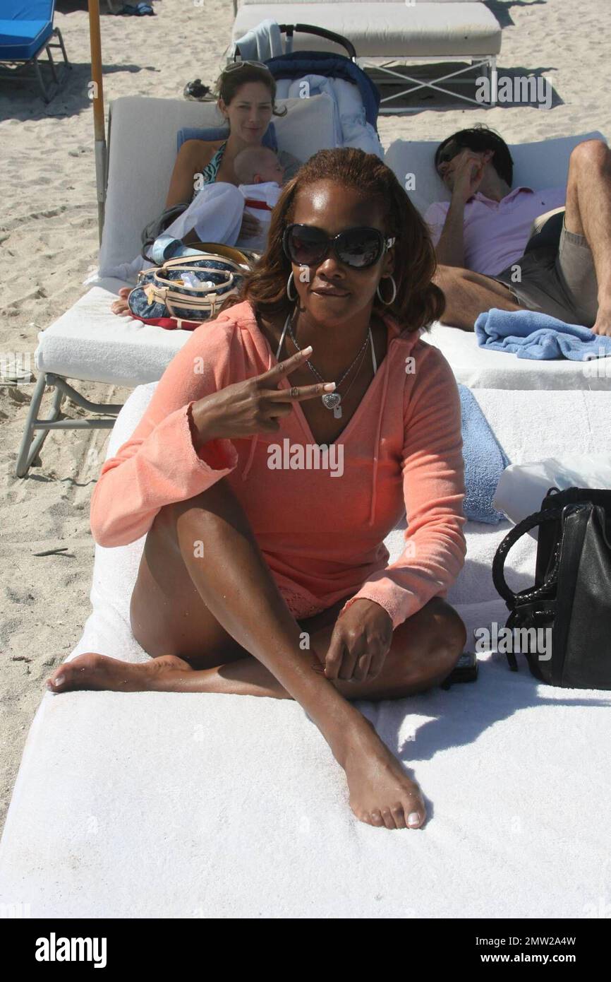 Exclusive!! Vivica A. Fox spends an afternoon on Miami's South Beach. Miami, Fla. 11/4/07. All