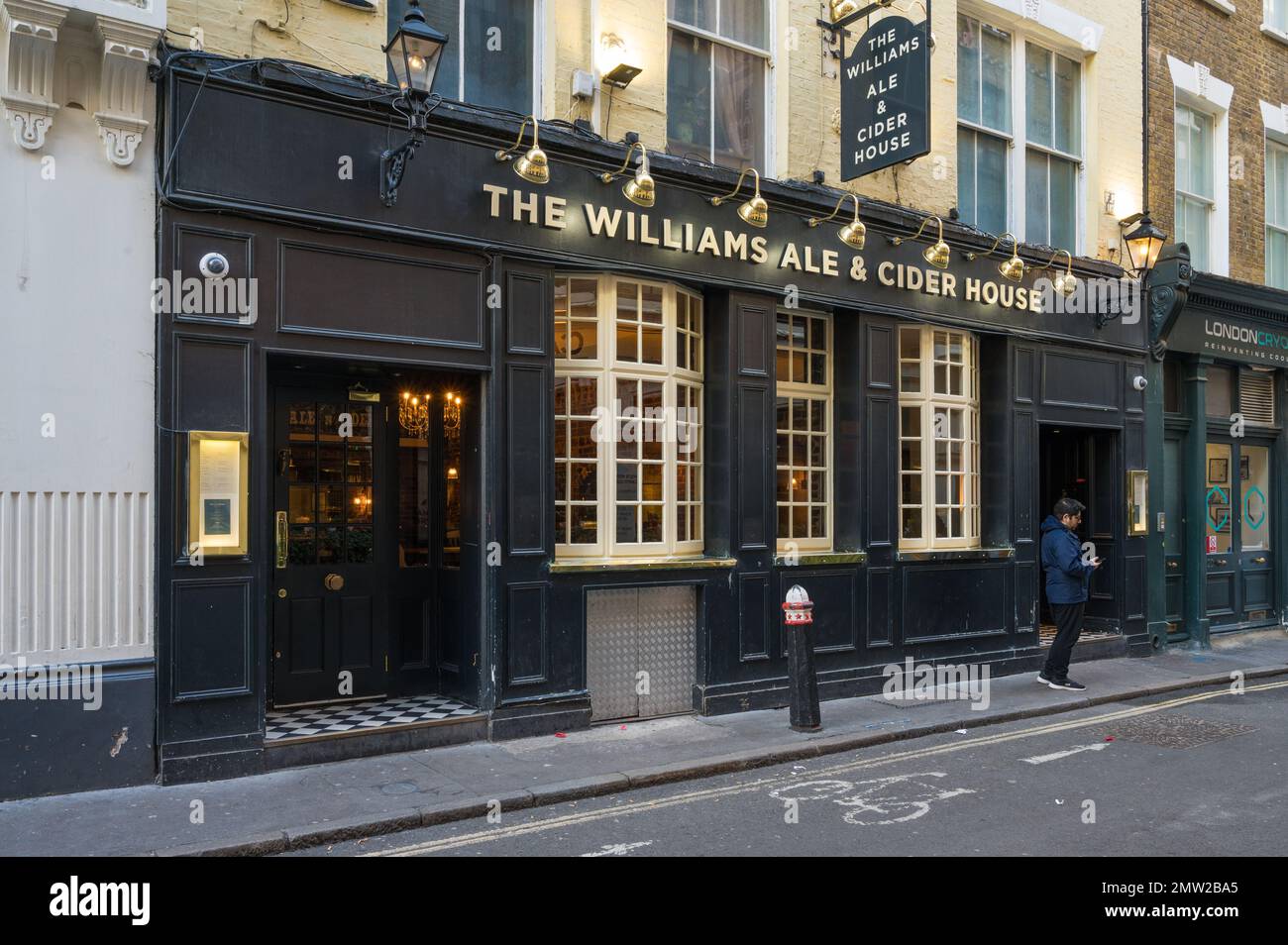 Exterior of the Williams Ale & Cider House on Artillery Lane, East London, England, UK Stock