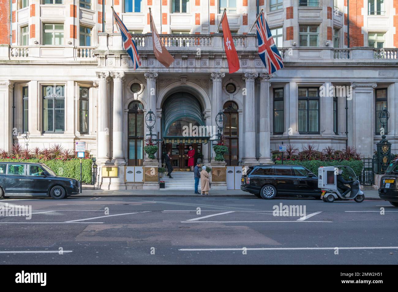 Main entrance to the Mandarin Oriental Hyde Park luxury hotel on
