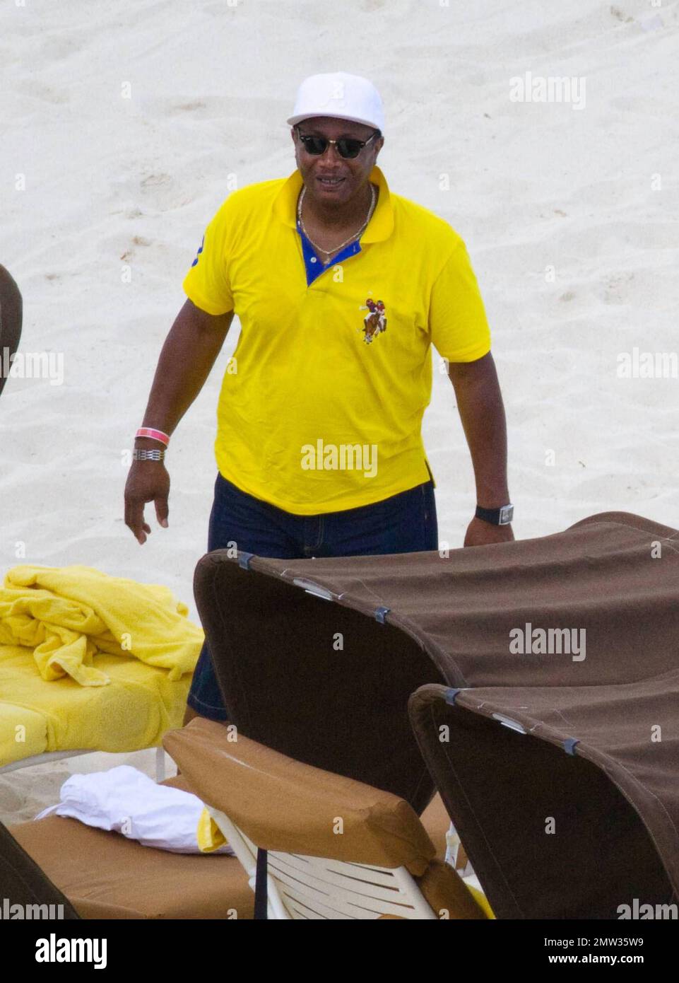 exclusive!! rb singer whitney houston wearing a white swimsuit showing off her fuller figure enjoys an afternoon at atlantis paradise island beach with 17 year old daughter bobbi kristina and friends houston who turns 47 in two days time on august 9th enjoyed a hot dog and fizzy drink before taking cover under her towel as she dashed inside her luxury hotel nassau bahamas 08072010 2MW35W9