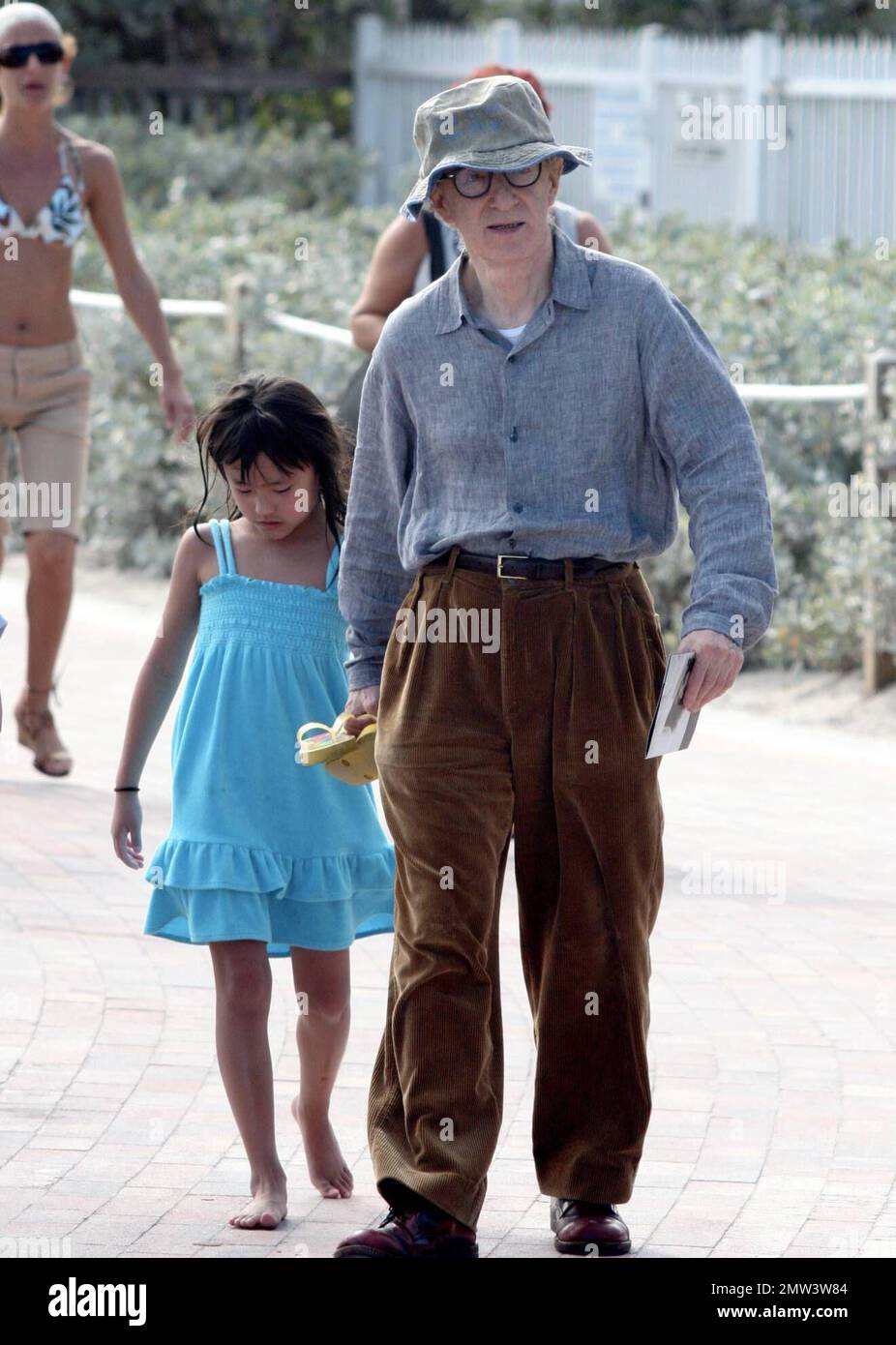 Woody Allen, wife Soon-Yi Previn and their two adopted daughters hit South Beach coming up to New Years Eve in Miami, Fl. 12/29/06 Stock Photo