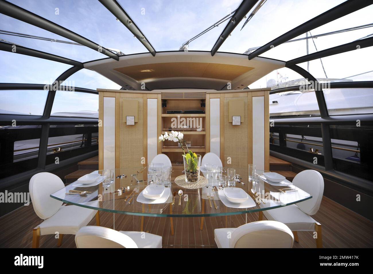 History supreme yacht hires stock photography and images Alamy