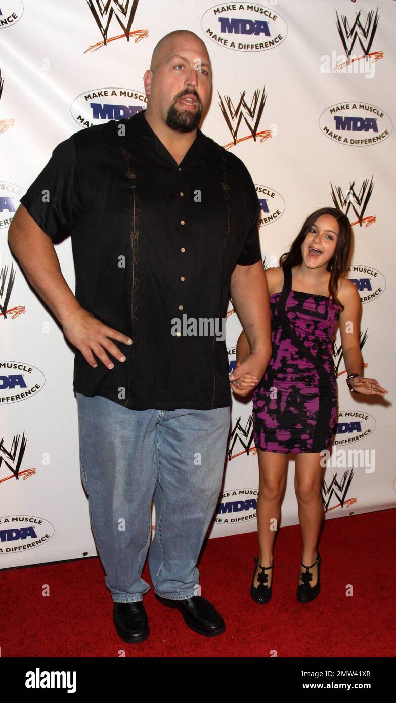 Big show ariel winter wwe hi-res stock photography and images - Alamy