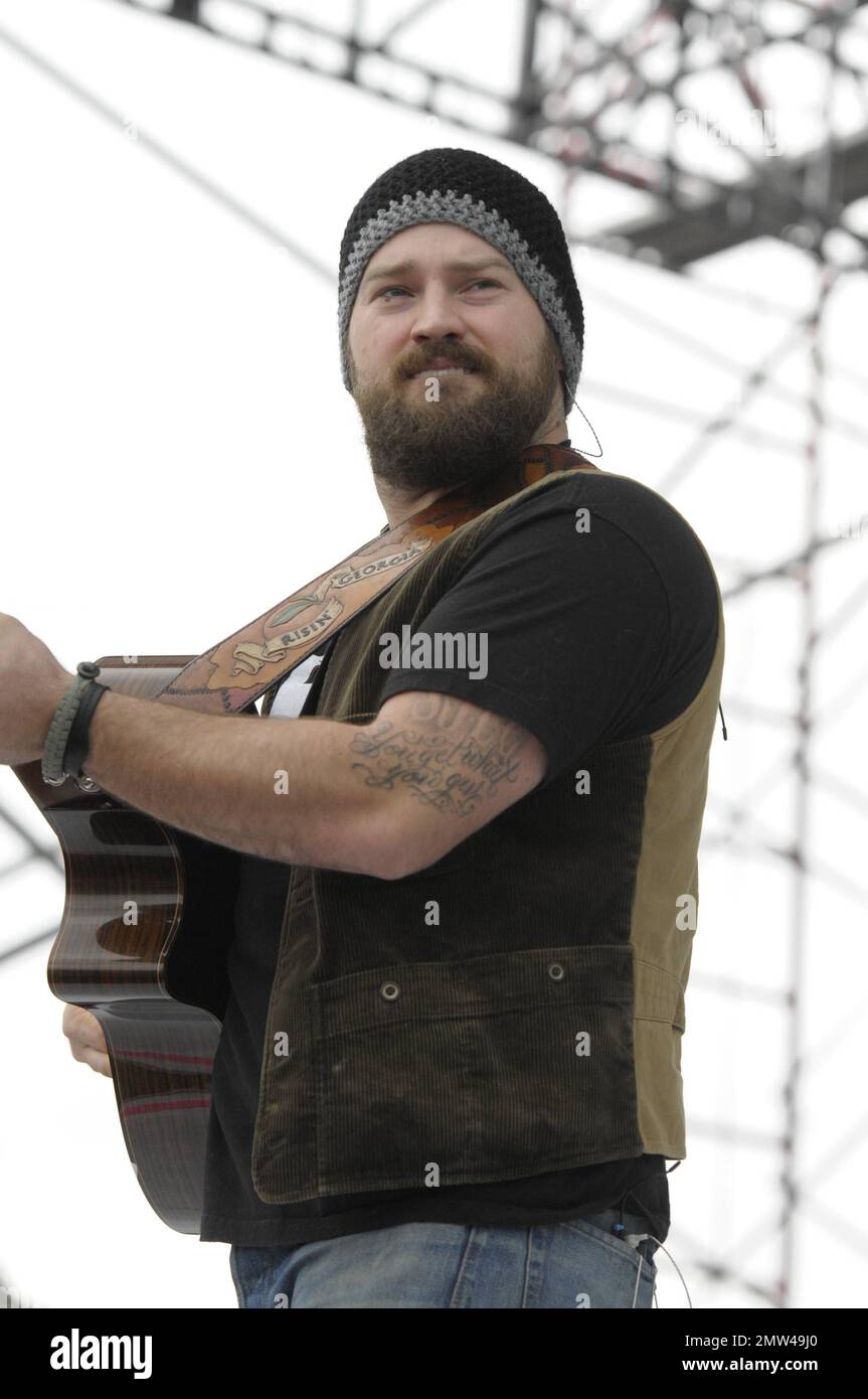 Zac Brown performs at the 2012 Kiss Country Chili Cookoff held at CB