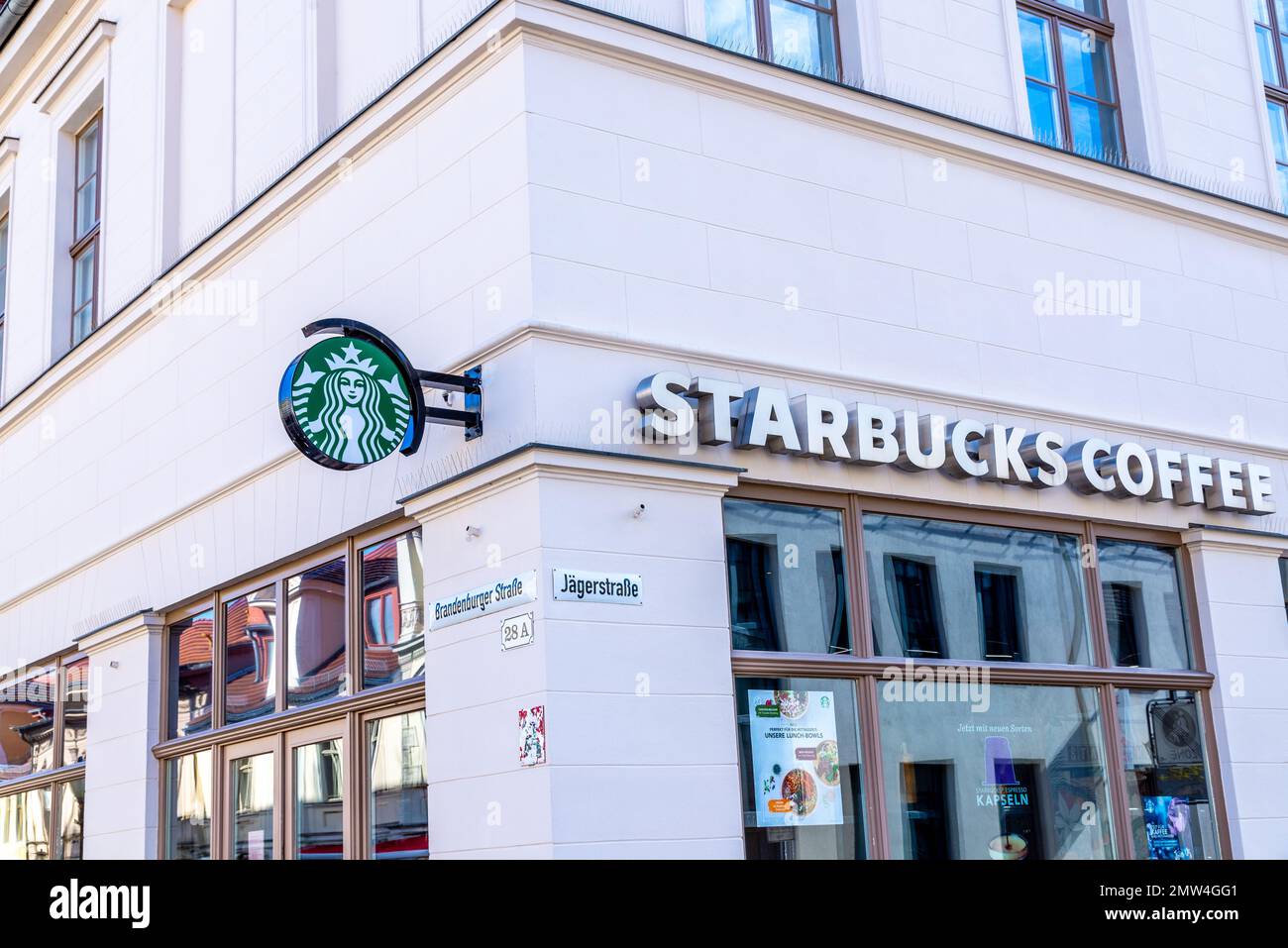 Starbucks wall hi-res stock photography and images - Page 2 - Alamy