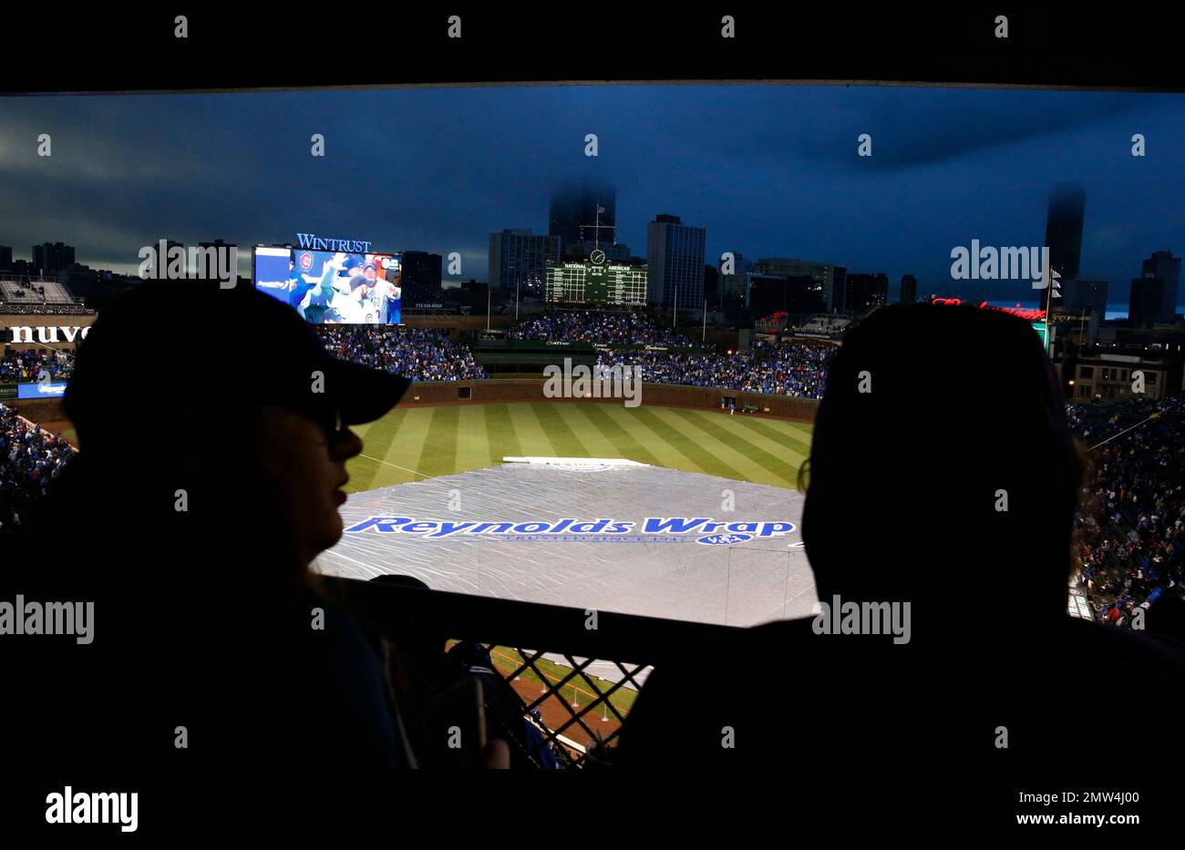 Dodgers' game against Cubs on Friday postponed because of rain