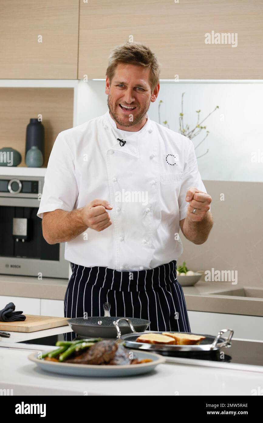 https://c8.alamy.com/comp/2MW5RAE/renowned-chef-curtis-stone-stepped-into-the-bosch-kitchen-on-april-3-2017-in-los-angeles-calif-to-develop-exclusive-recipes-for-the-appliance-manufacturer-during-a-special-facebook-event-bosch-home-appliances-and-the-award-winning-chef-have-embarked-on-a-partnership-designed-to-inspire-consumers-to-prepare-easy-healthy-meals-and-simplify-their-cooking-experience-photo-by-danny-moloshokinvision-for-bosch-home-appliancesap-images-2MW5RAE.jpg