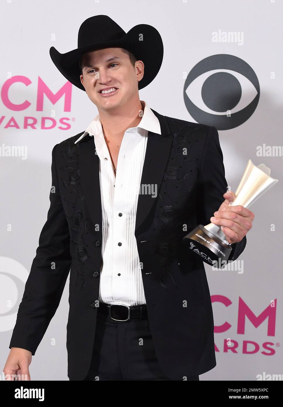 Jon Pardi poses in the press room with the award for new male vocalist