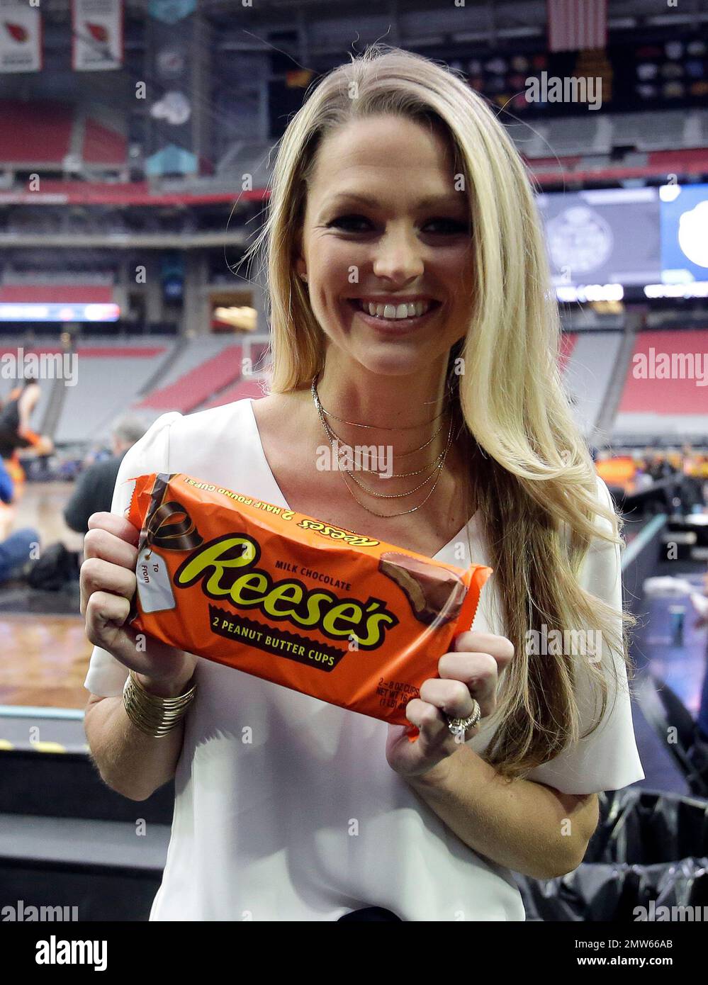 IMAGE DISTRIBUTED FOR THE HERSHEY COMPANY/REESE'S BRAND CBS Sideline
