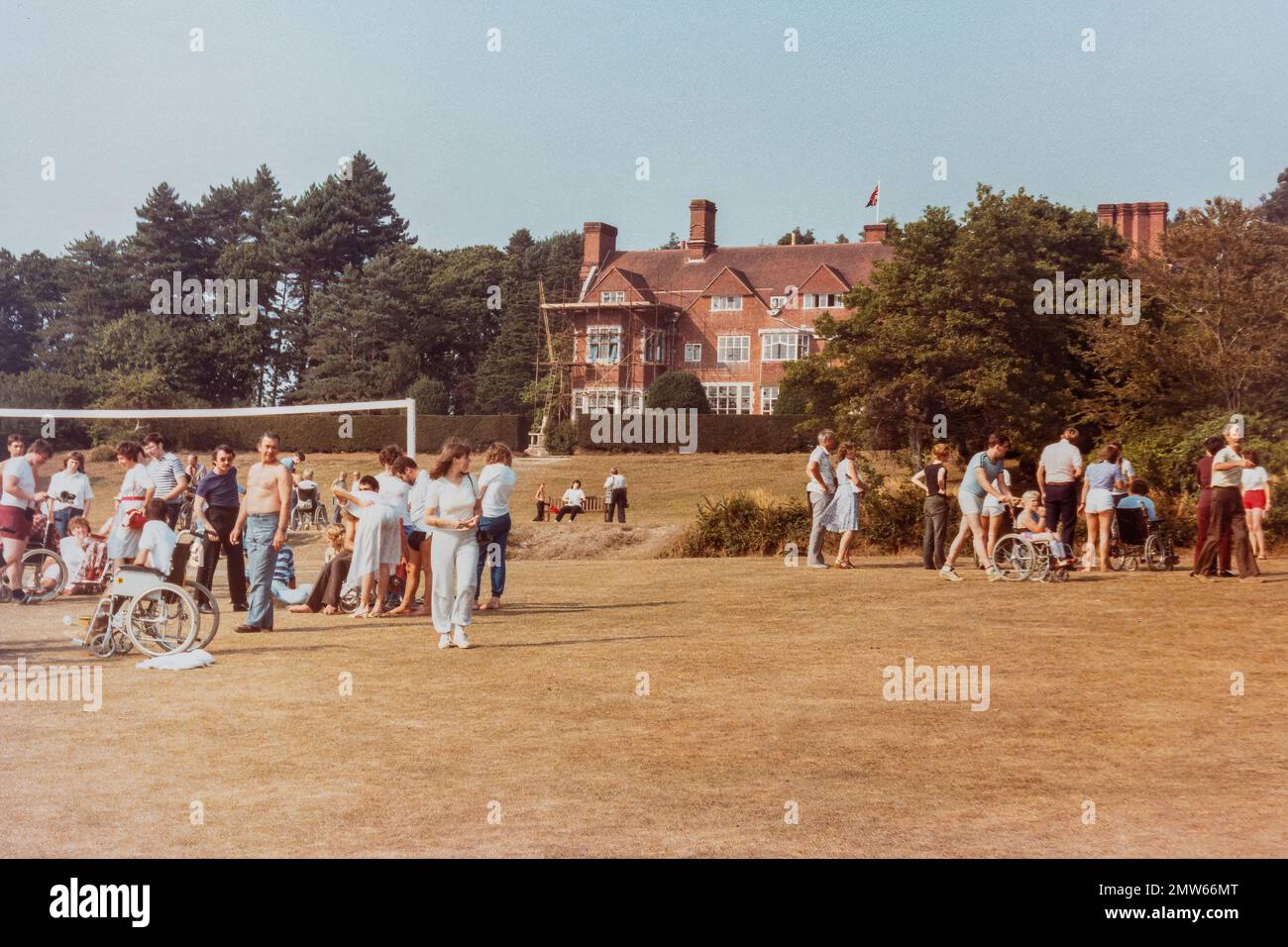 Avon Tyrell Estate, holiday for disabled and able-bodied young people, archival image from the early 1980s, New Forest, Hampshire/Dorset border, England, UK Stock Photo