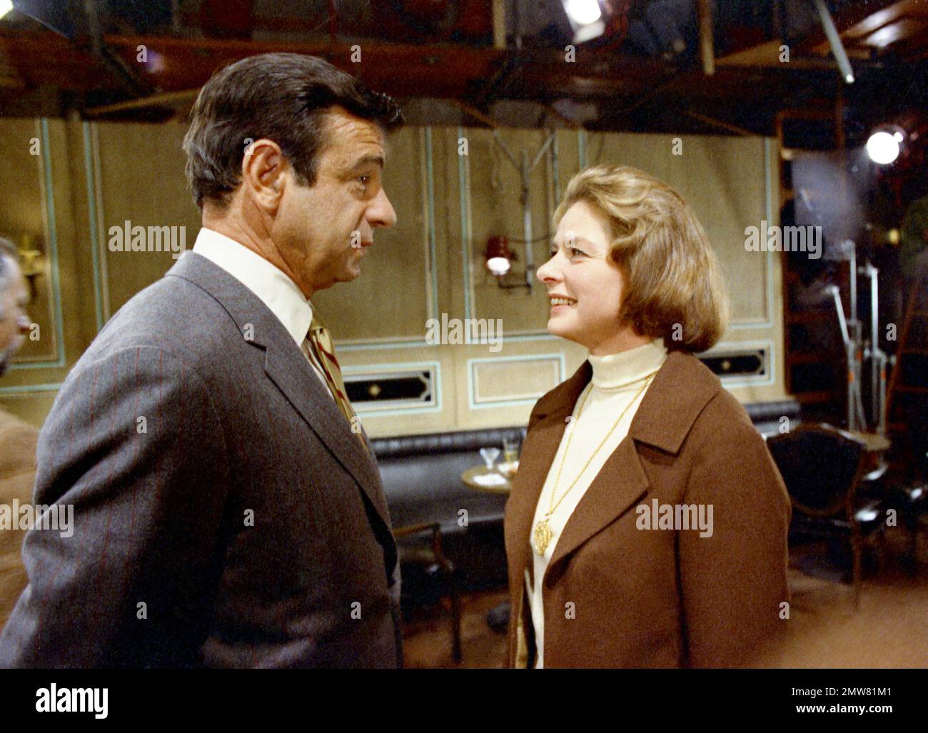 Walter Matthau and Ingrid Bergman during a break in filming the Cactus  Flower in New York in 1969. (AP Photo/George Brich Stock Photo - Alamy