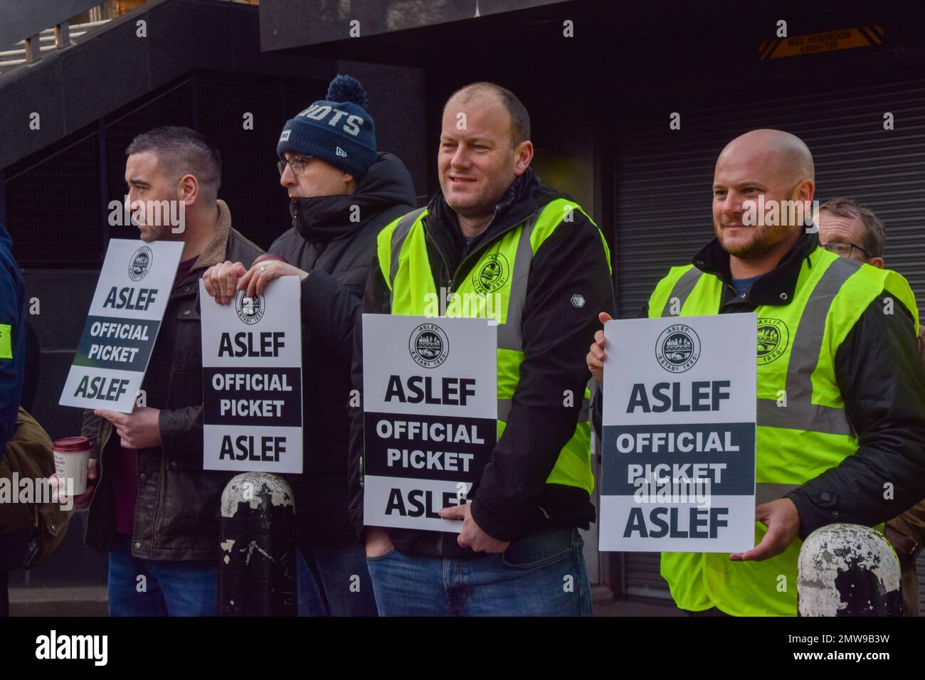 London, UK. 1st February 2023. ASLEF picket outside Euston Station as train drivers go on strike. The day has seen around half a million people staging walkouts around the UK, including teachers, university staff, public service workers and train drivers. Stock Photo