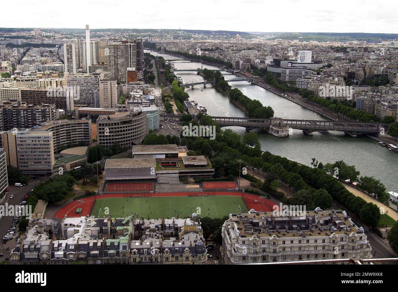 Paryż, Paris, Francja, France, Frankreich, View of the bridge over the Seine; Blick auf die Brücke über die Seine; mosty nad Sekwaną Stock Photo