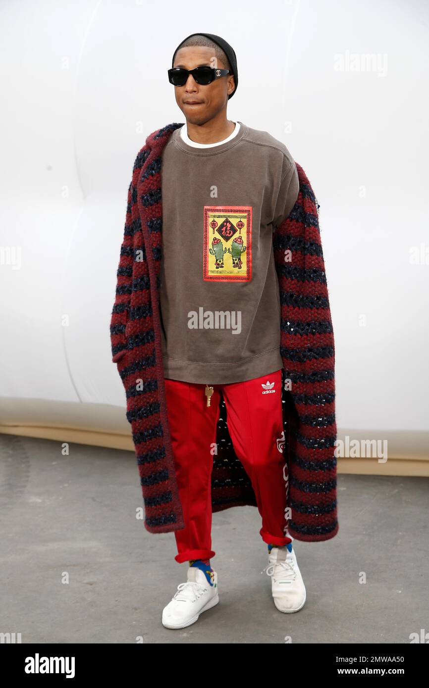U.S singer Pharrell Williams poses before Chanel's Fall-Winter 2017/2018  ready-to-wear fashion collection, Tuesday, March 7, 2017 in Paris. (AP  Photo/Thibault Camus Stock Photo - Alamy