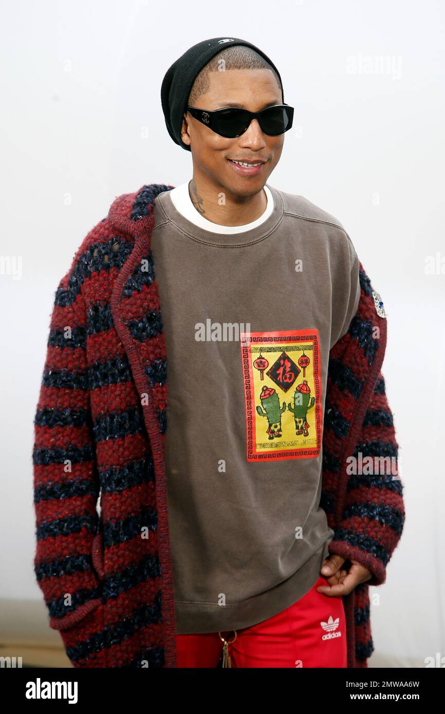 U.S singer Pharrell Williams poses before Chanel's Fall-Winter 2017/2018  ready-to-wear fashion collection, Tuesday, March 7, 2017 in Paris. (AP  Photo/Thibault Camus Stock Photo - Alamy