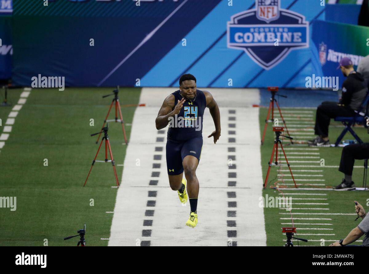 Notre Dame defensive lineman Jarron Jones runs the 40-yard dash at the ...