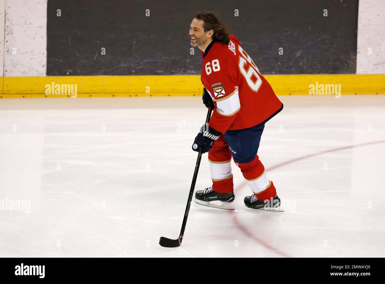 Montreal Canadiens defenceman Andrei Markov (79) ties up Florida Panthers  right wing Jaromir Jagr (68) during second period NHL hockey action in  Montreal, Thursday, March 30, 2017. THE CANADIAN PRESS/Ryan Remiorz Stock  Photo - Alamy