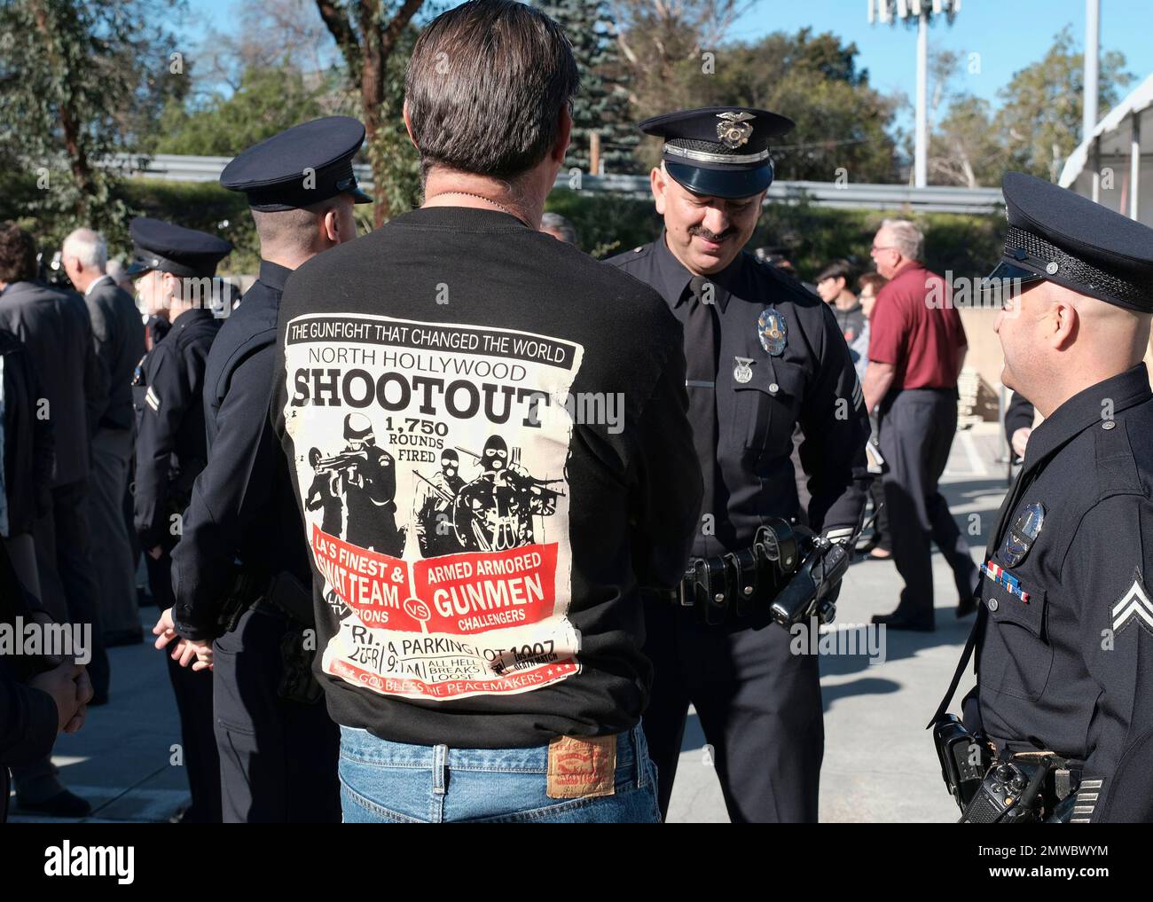 Retired Los Angeles police department Sgt. Harry Rosenfeld, center, wearing a teeshirt