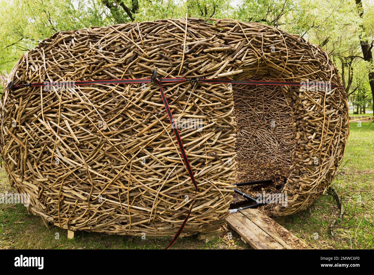 Primitive oval shaped American Indian cut tree trunks, branches hut shelter known as a Wickiup, First Nations Garden, Montreal Botanical Garden, Que. Stock Photo