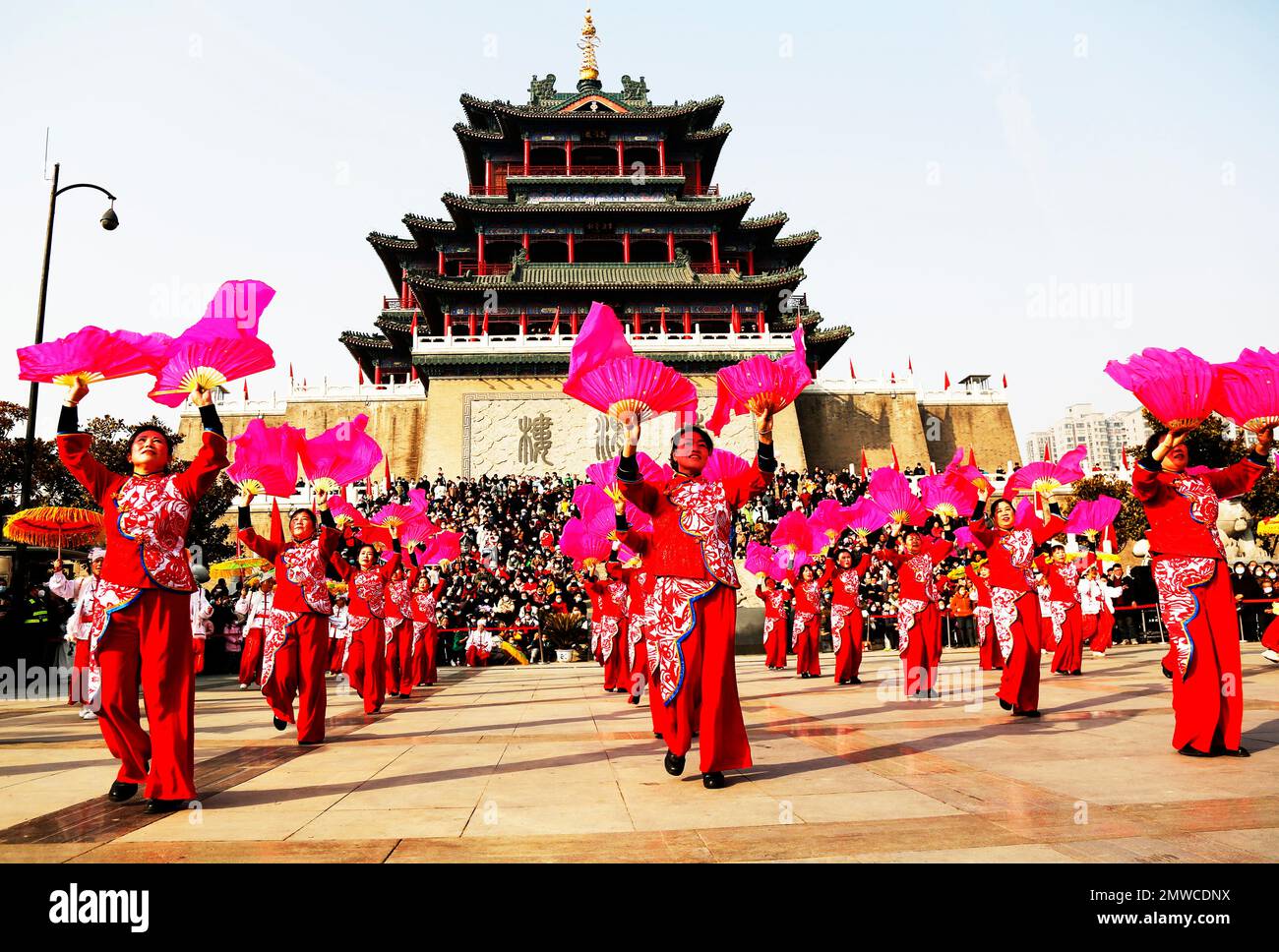 XIANYANG, CHINA - FEBRUARY 1, 2023 - A Yangko troupe performs at a square to celebrate the Lantern Festival, a traditional Chinese festival, in Xianya Stock Photo