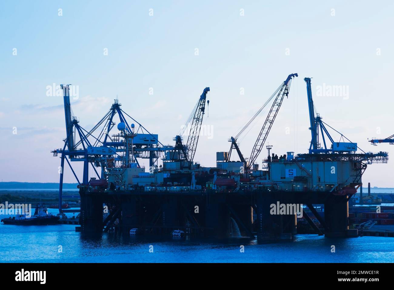 Underwater oil pipeline hi-res stock photography and images - Alamy