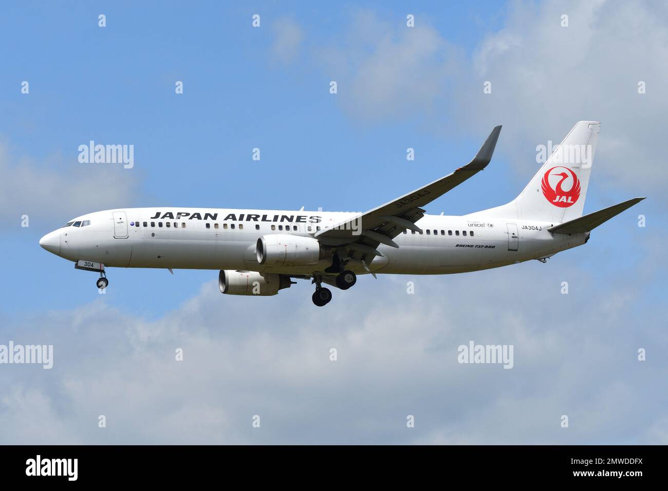 Chiba Prefecture, Japan - May 18, 2019: Japan Airlines (JAL) Boeing B737-800 (JA304J) passenger plane. Stock Photo