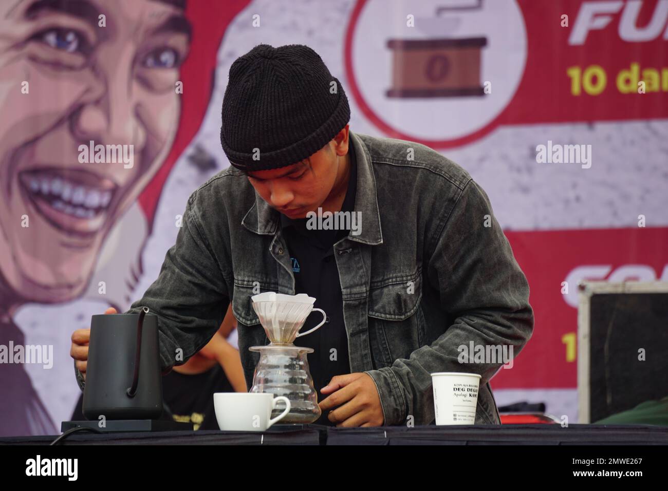 Indonesian brewing coffee on the coffee fest festival Stock Photo Alamy