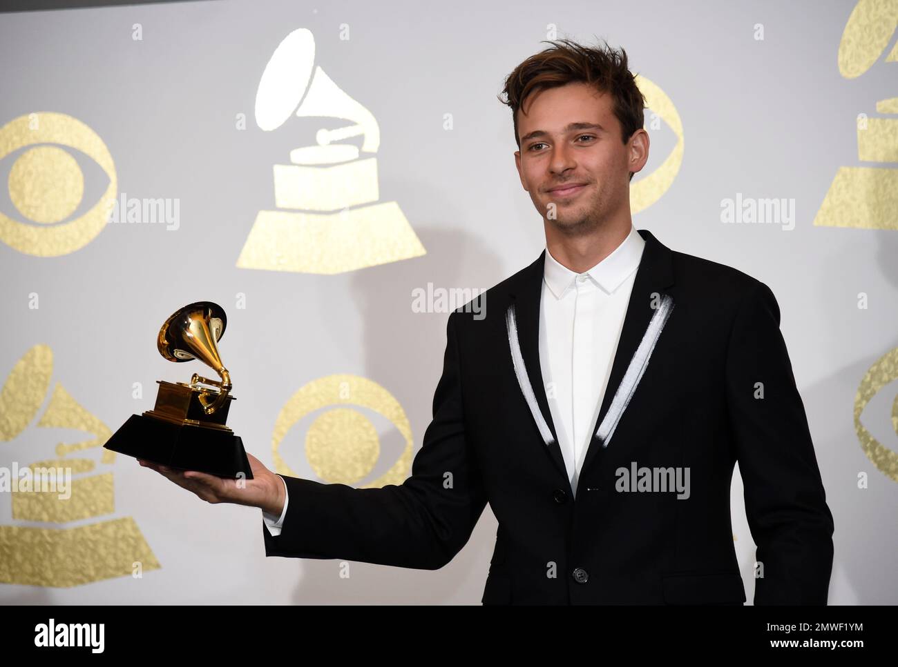 Flume Poses In The Press Room With The Award For Best Dance electronic Flume Poses In The Press Room With The Award For Best Dance electronic