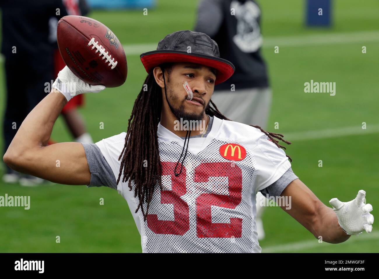 Atlanta Falcons cornerback Jalen Collins (32) throws during a practice