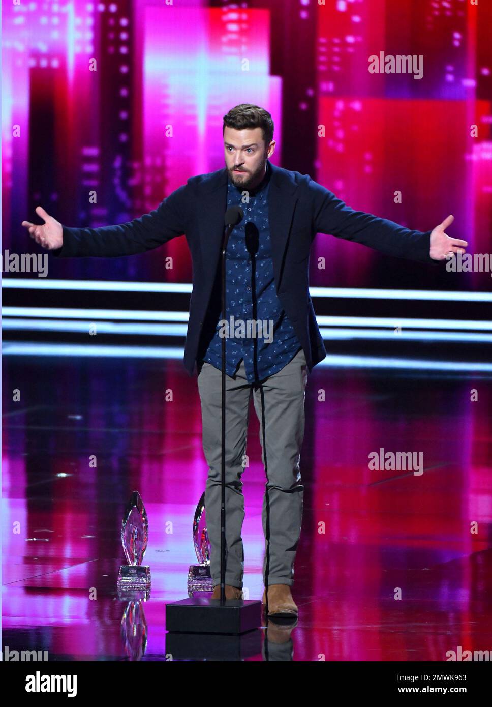 Justin Timberlake accepts the award for favorite song for "Can't Stop