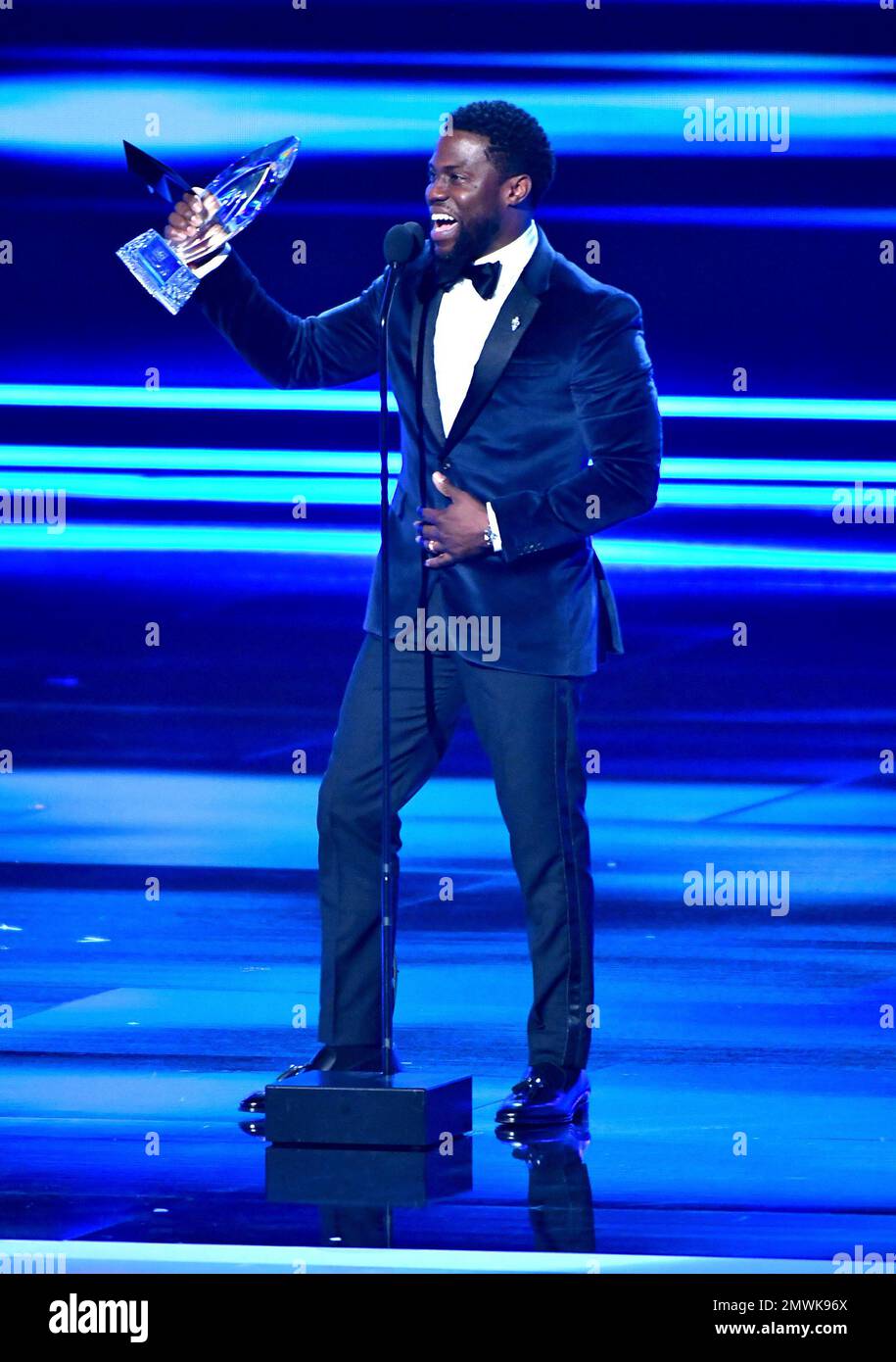 Kevin Hart Accepts The Award For Favorite Comedic Movie Actor At The Kevin Hart Accepts The Award For Favorite Comedic Movie Actor At The
