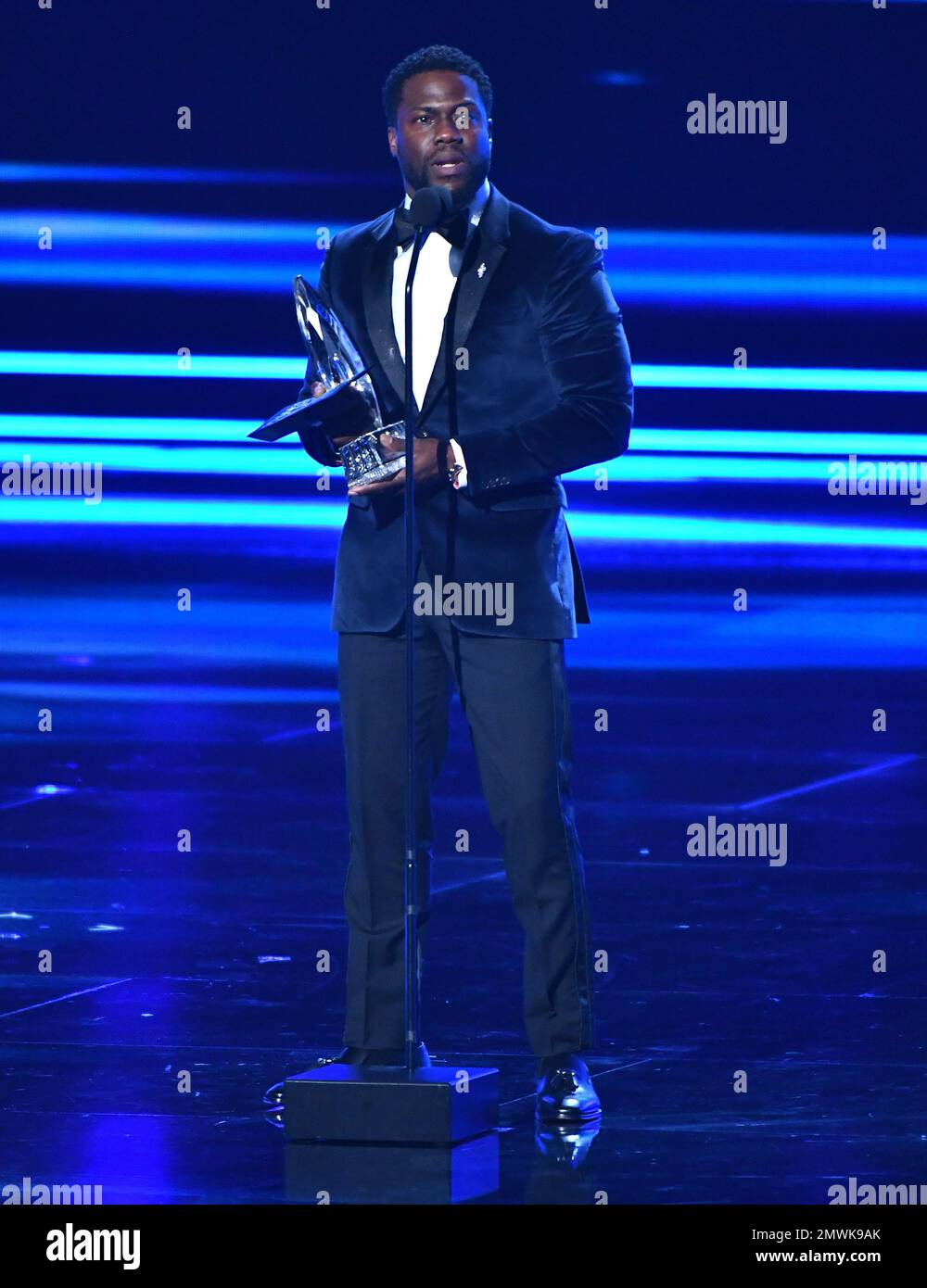 Kevin Hart Accepts The Award For Favorite Comedic Movie Actor At The Kevin Hart Accepts The Award For Favorite Comedic Movie Actor At The